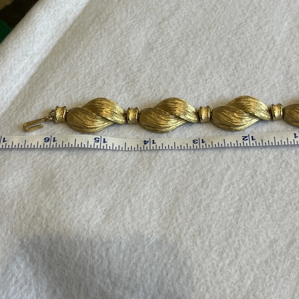 Vintage Gold Tone Textured Link Chain Necklace 16 in Hook Closure Metal
